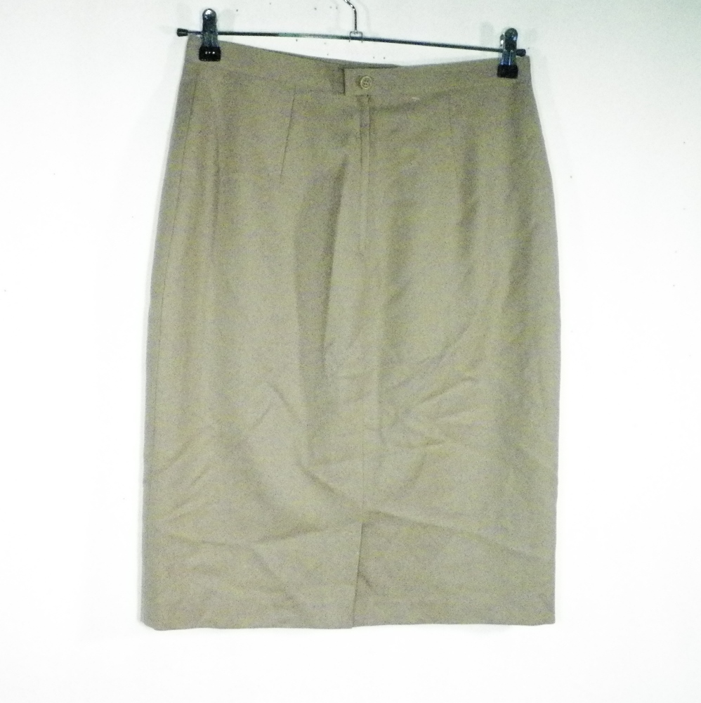 Acheter Jupe Femme Vintage Beige GERARD DAREL Taille Estimée 40. Bon état - 11,50 € Jupe Femme Vintage Beige GERARD DAREL Taille Estimée 40. Bon état - reconditionné disponible sur Label Emmaüs